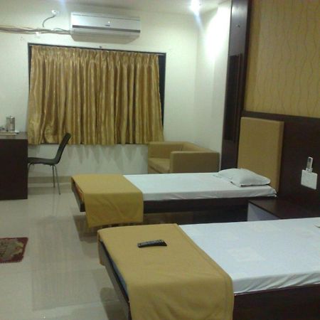 Hotel Sangram Palace Shirur Eksteriør bilde