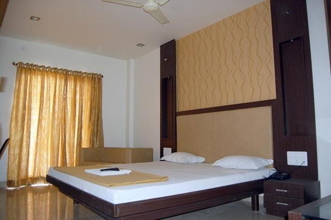 Hotel Sangram Palace Shirur Eksteriør bilde