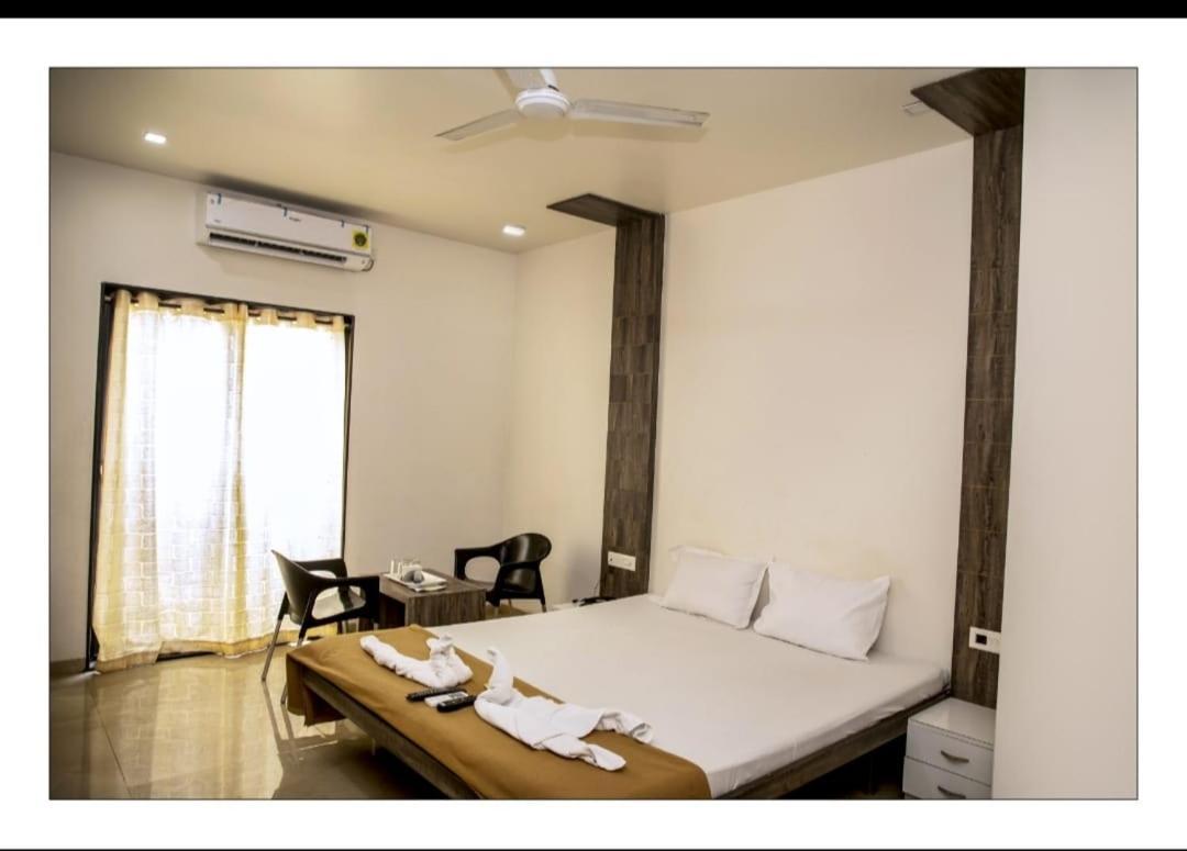 Hotel Sangram Palace Shirur Eksteriør bilde