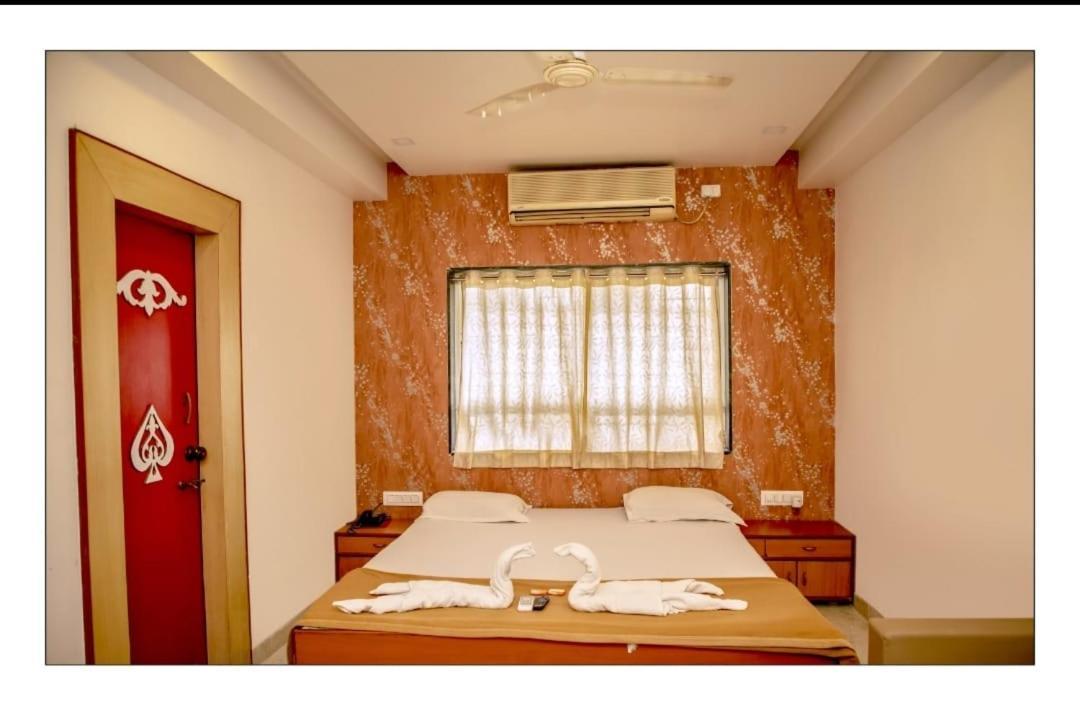 Hotel Sangram Palace Shirur Eksteriør bilde