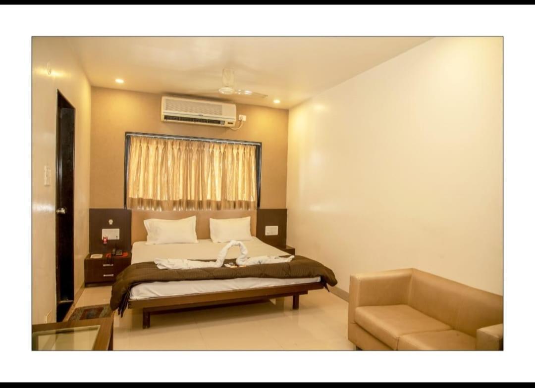 Hotel Sangram Palace Shirur Eksteriør bilde