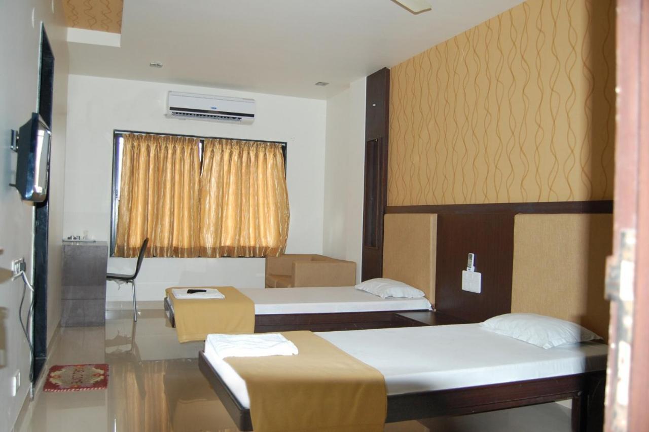 Hotel Sangram Palace Shirur Eksteriør bilde
