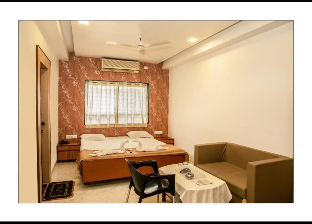 Hotel Sangram Palace Shirur Eksteriør bilde