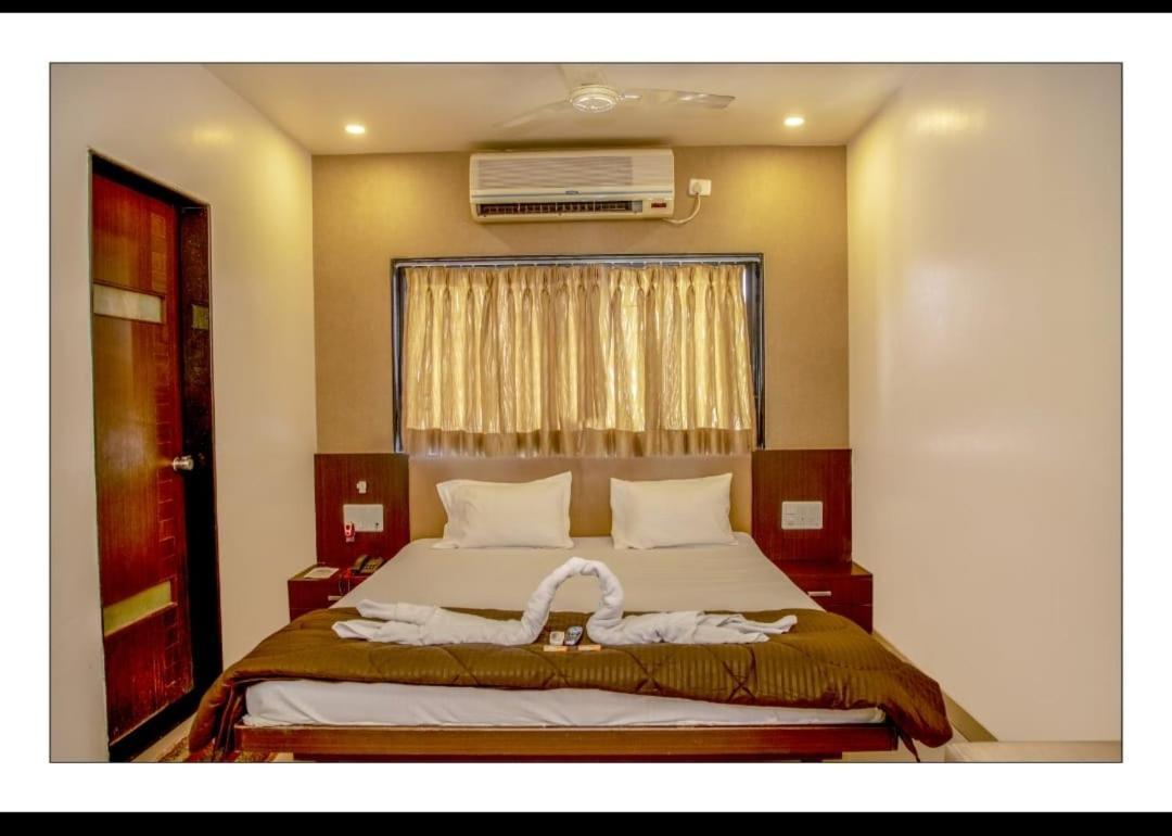 Hotel Sangram Palace Shirur Eksteriør bilde